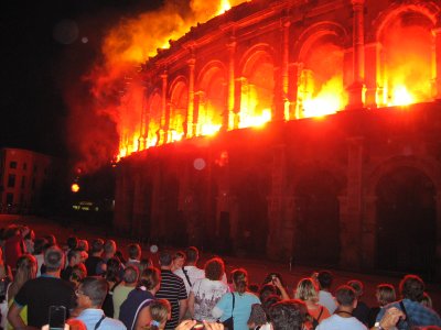 feu articice dans les arnes